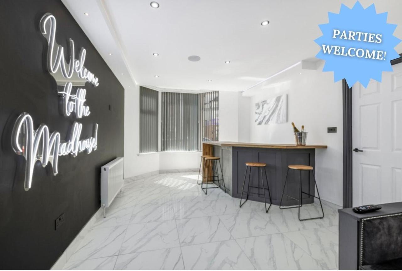 Crystal Towers Sasco Apartments แบล็คพูล ภายนอก รูปภาพ